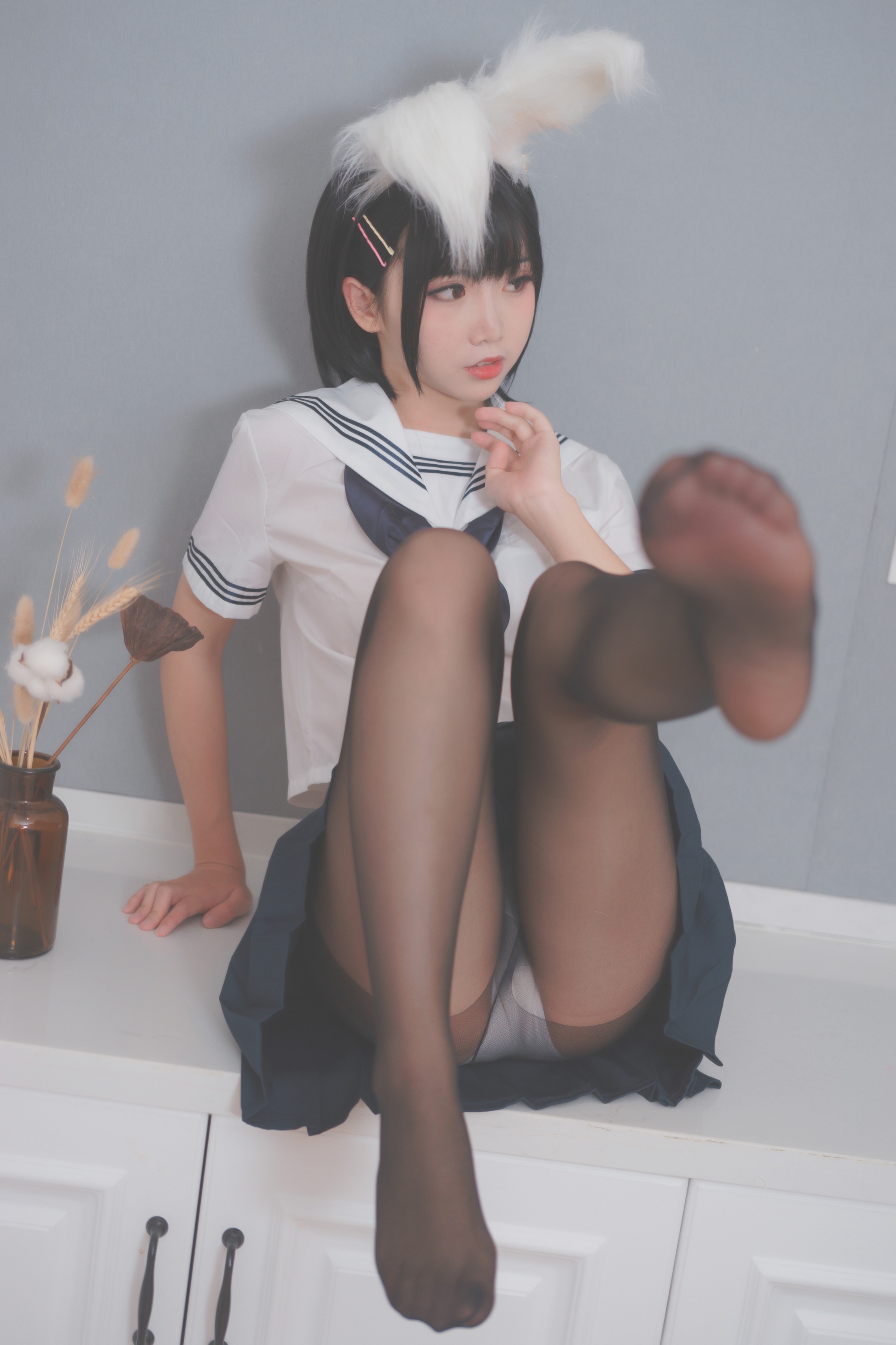 图片[1]-面饼仙儿 – NO.053 Coser面饼仙儿 面饼兔耳jk [17P]-XikXak
